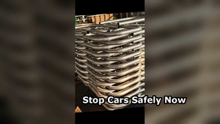 Мобильный автомобильный барьер безопасно останавливает автомобили